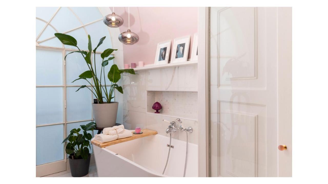 Light Pink - Suite In The Middle Of Everything Torre Annunziata Exterior foto
