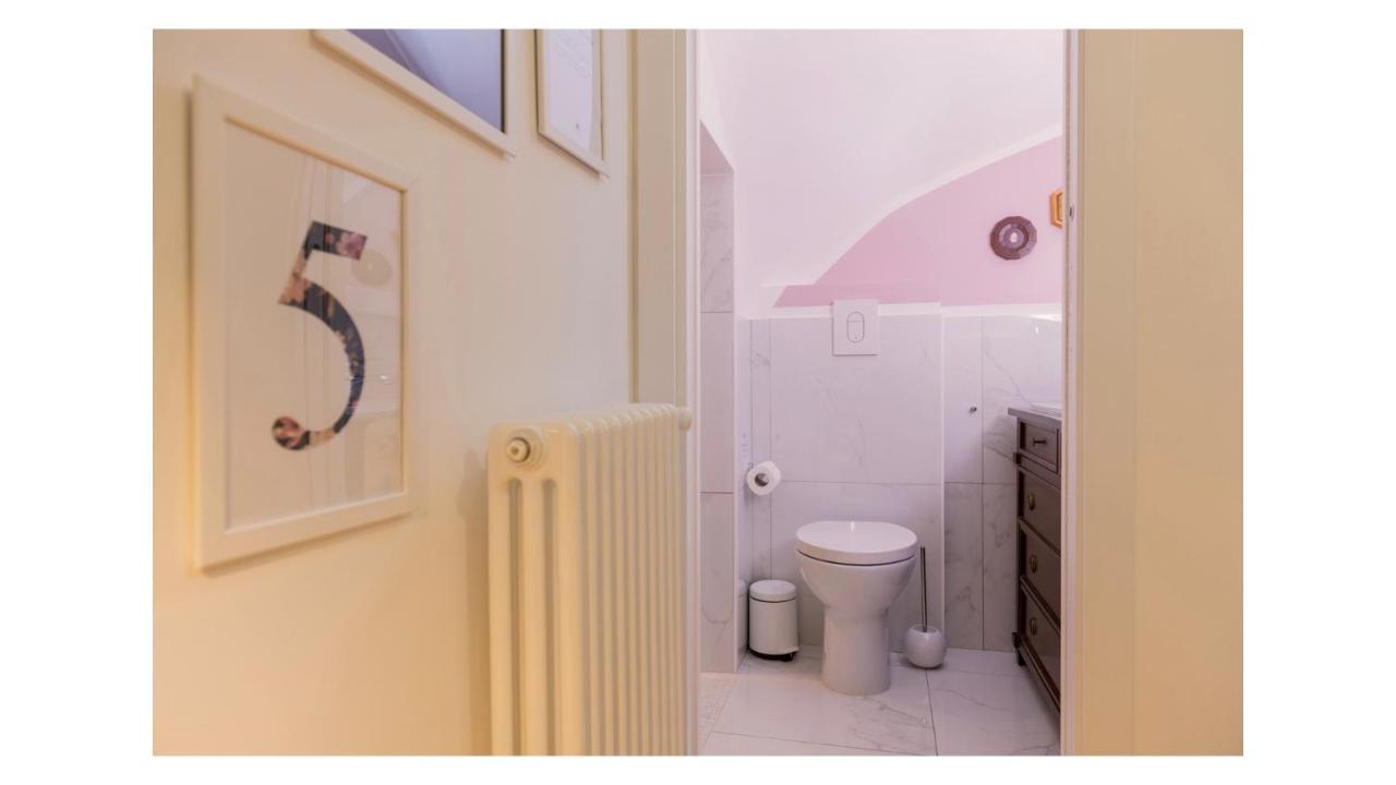 Light Pink - Suite In The Middle Of Everything Torre Annunziata Exterior foto